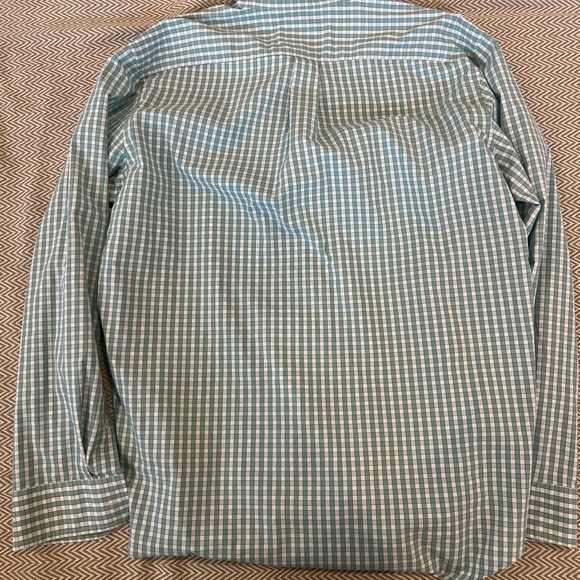 Vineyard vines performance button down - Picture 3 of 3